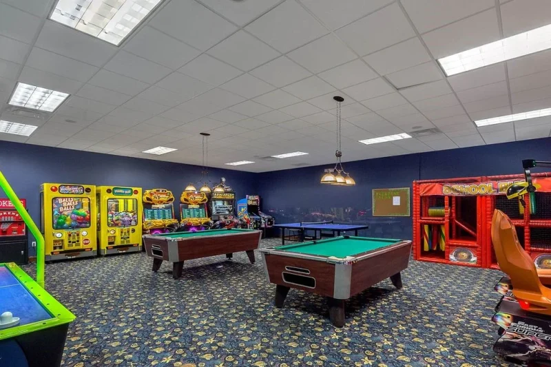 Paradise Palms arcade