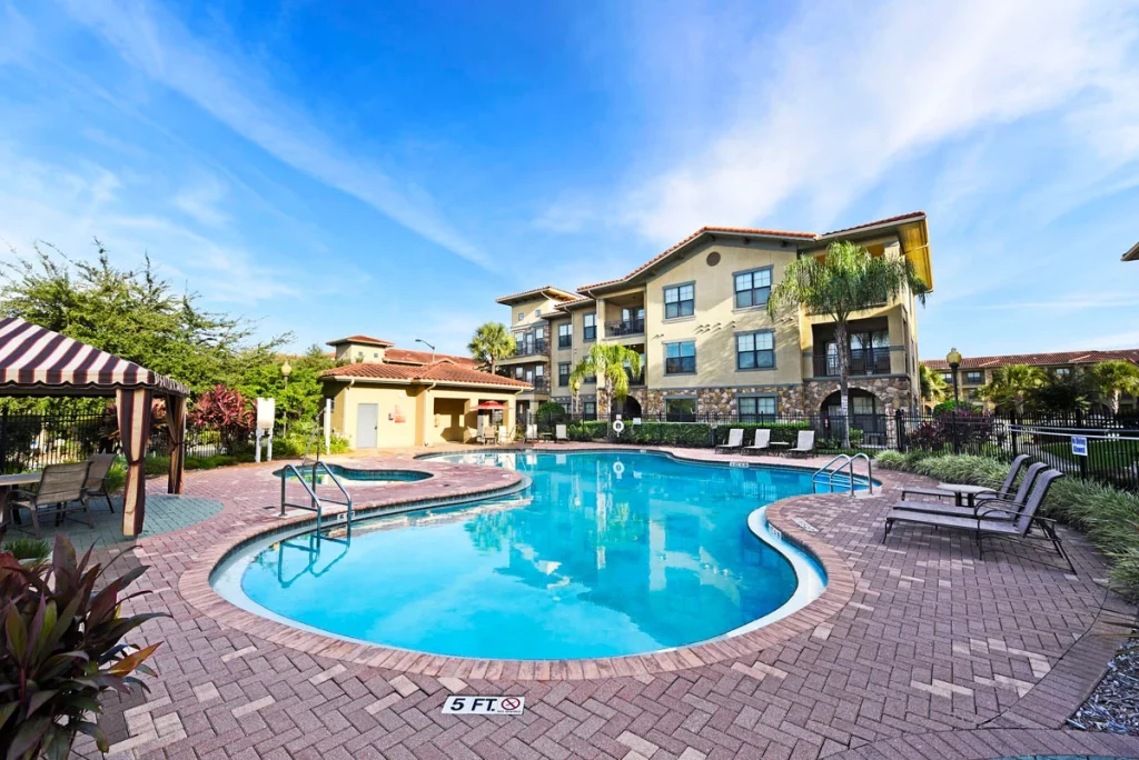 bella piazza pool 2